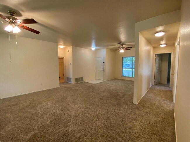 Building Photo - 2402 Hallie Ln