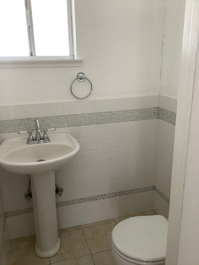 Building Photo - Sebastopol country property