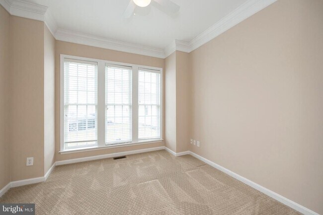 Building Photo - 311 Elmhurst Dr