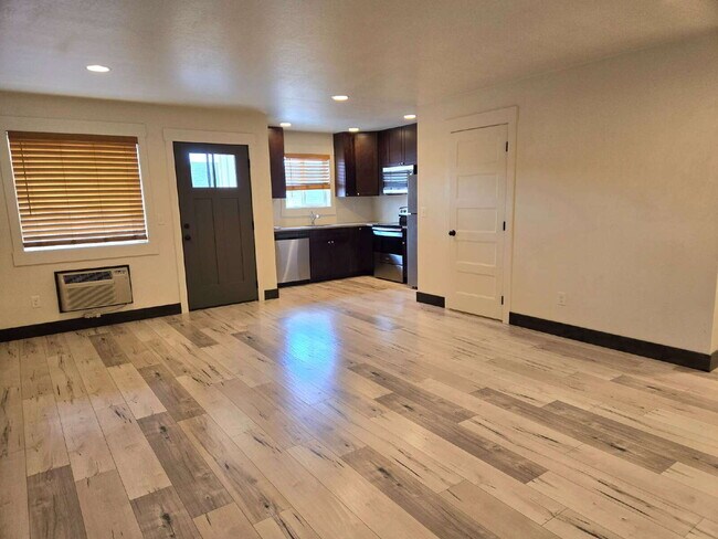 Building Photo - 2 bedroom ,2 bathroom w/ no stairs