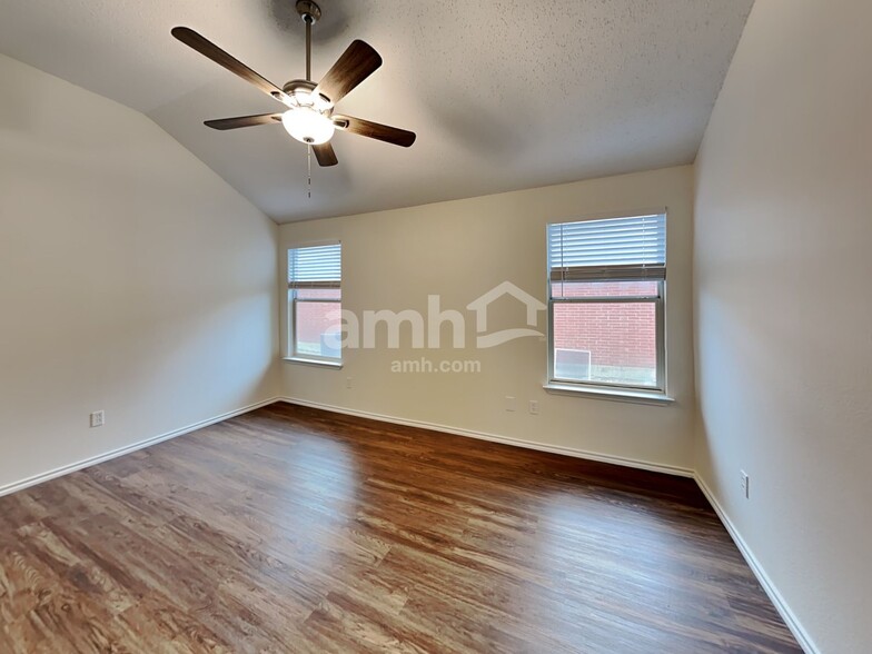 Building Photo - 1041 McKavett Dr