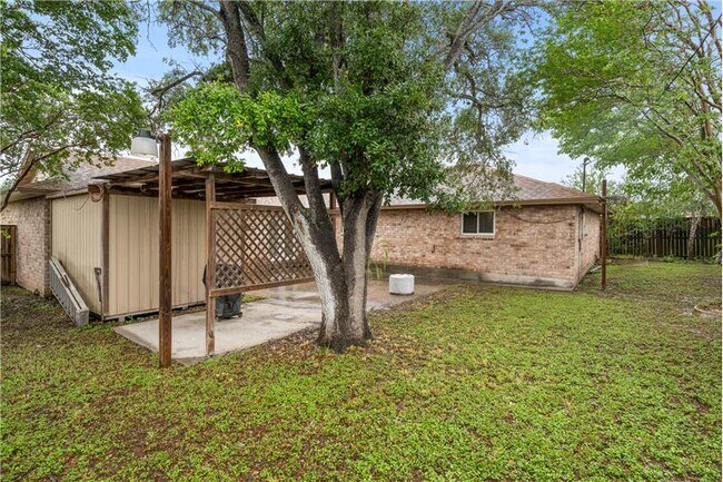 Building Photo - 13737 River Canyon Dr