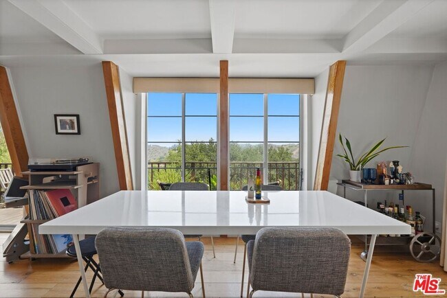 Building Photo - 22013 Alta Dr
