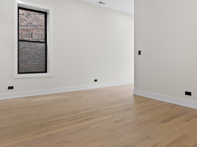 Building Photo - 1416 N Maplewood Ave