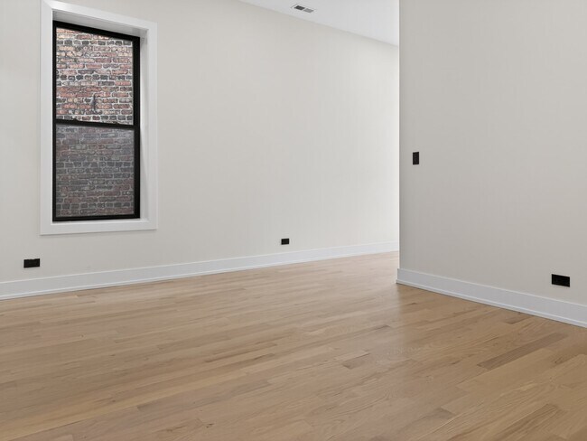 Building Photo - 1416 N Maplewood Ave