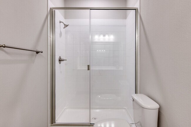 Building Photo - OFFERING $250.00 PER MONTH RENT CONCESSION OFF YOUR 1ST 4 MONTHS RENT!