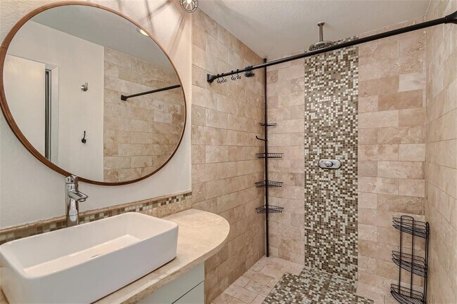 Building Photo - 41 Waller St