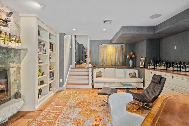 Building Photo - 100 Summer St