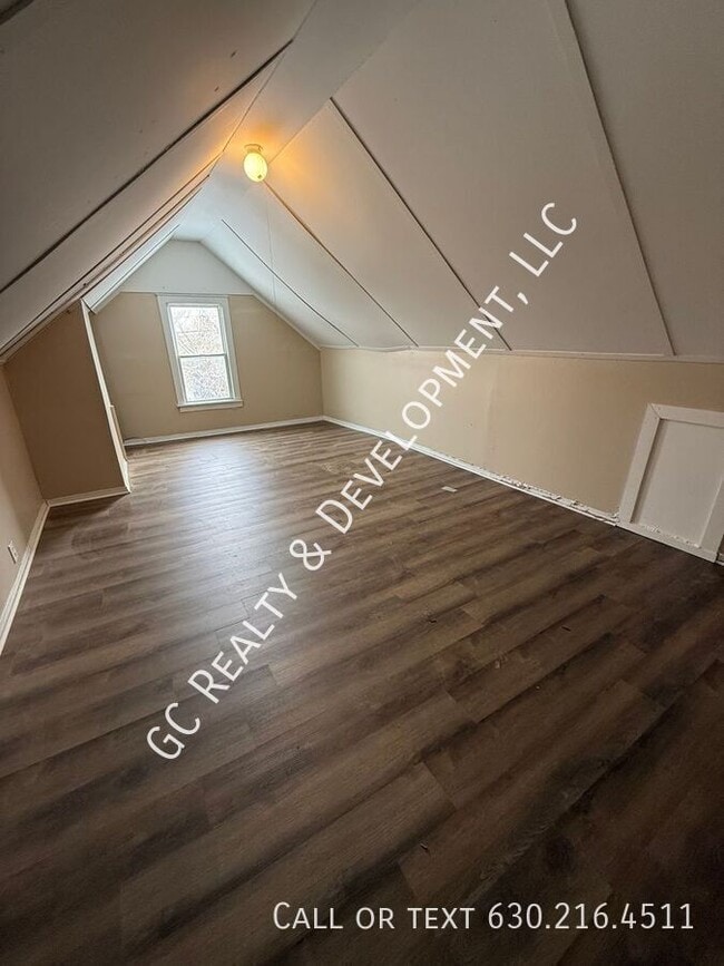 Building Photo - 8637 S Essex Ave