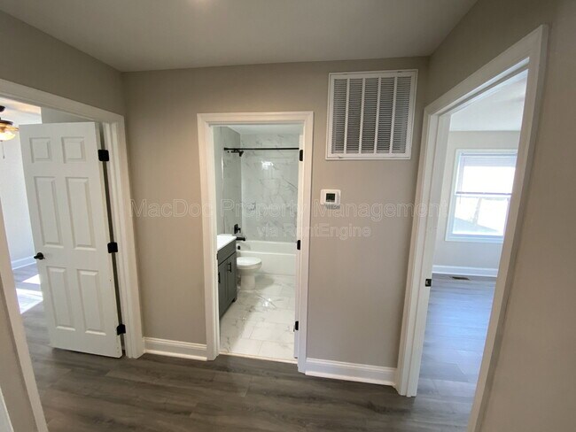 Building Photo - 77 Lakeview Dr