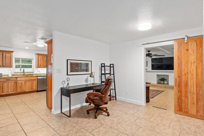 Building Photo - 415 SE 22nd Ave
