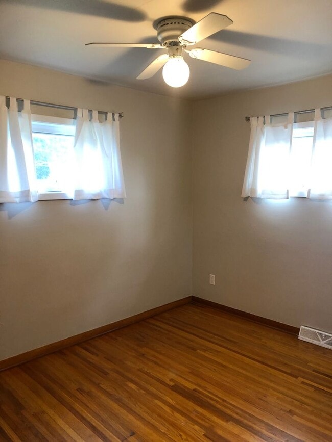 Building Photo - Updated throughout with new master suite!