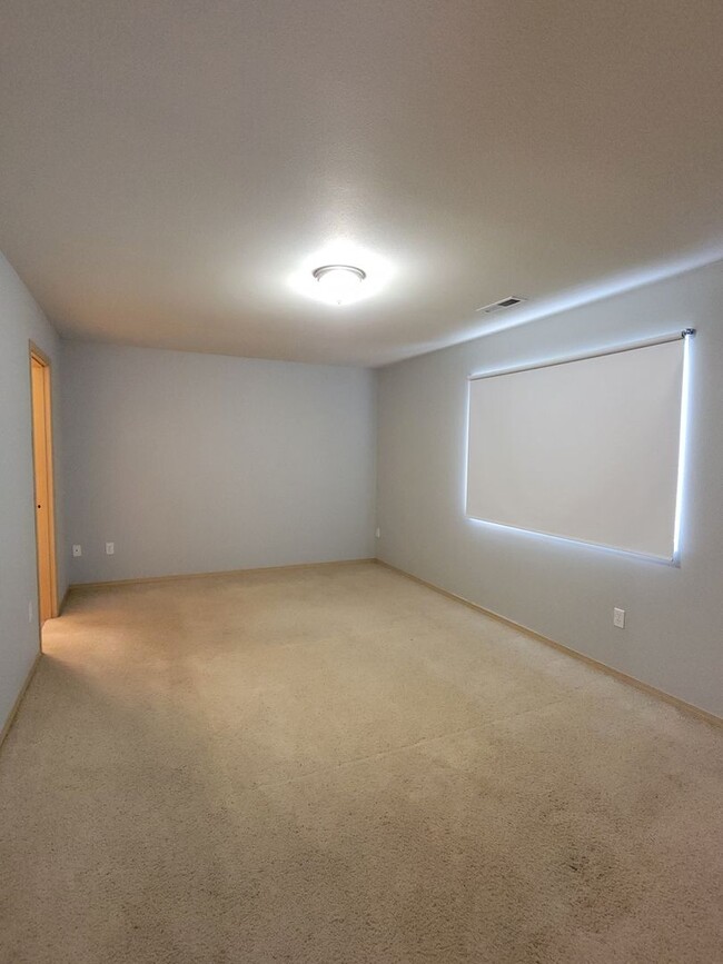 Building Photo - *DECEMBER SPECIAL* $500 OFF FIRST MONTHS RENT