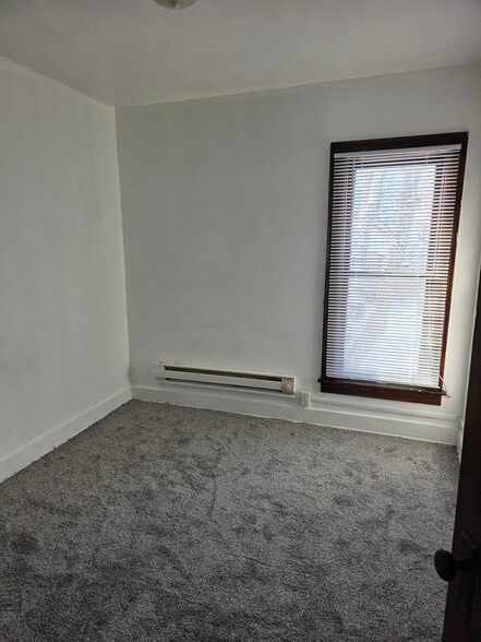 Building Photo - 833 10th St NW