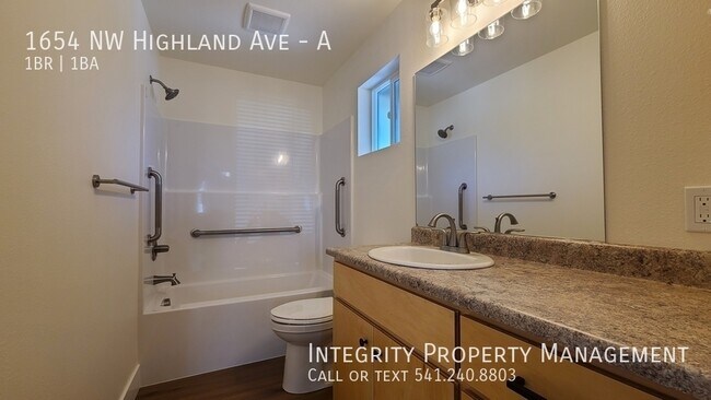 Building Photo - 1654 NW Highland Ave