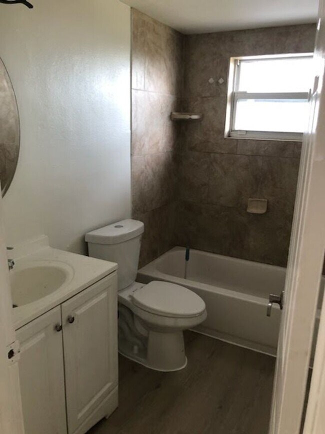 Building Photo - Beautiful remodeled home!