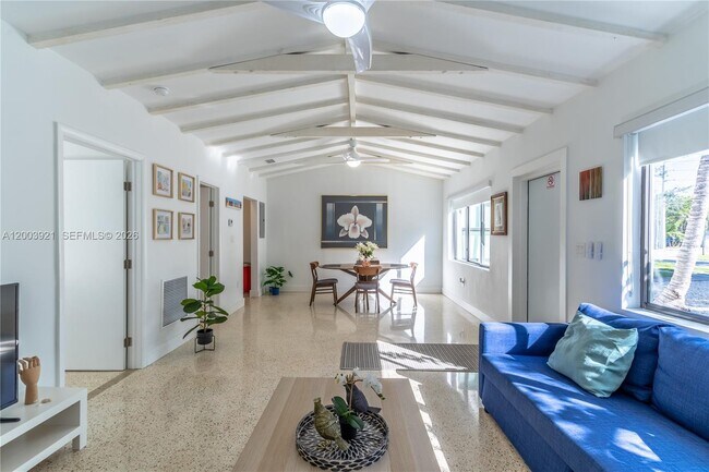 Building Photo - 12344 NE 9th Ave