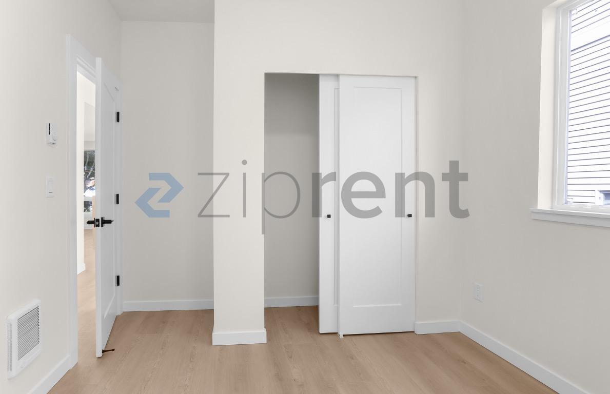 Building Photo - Unit A