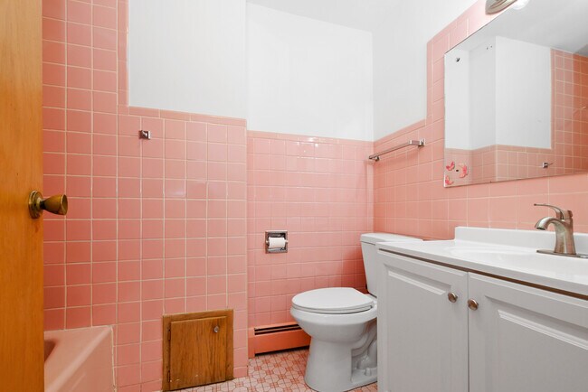 Building Photo - 6238 W 63rd St