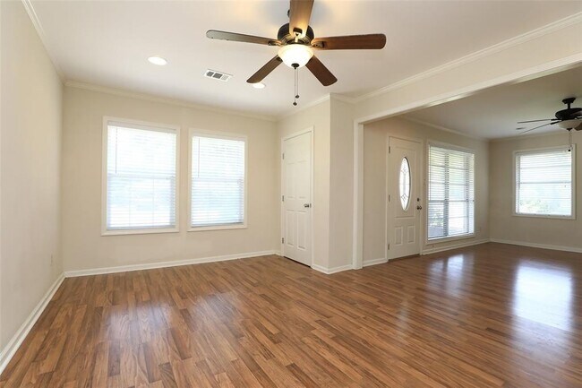 Building Photo - 10306 Oboe Dr