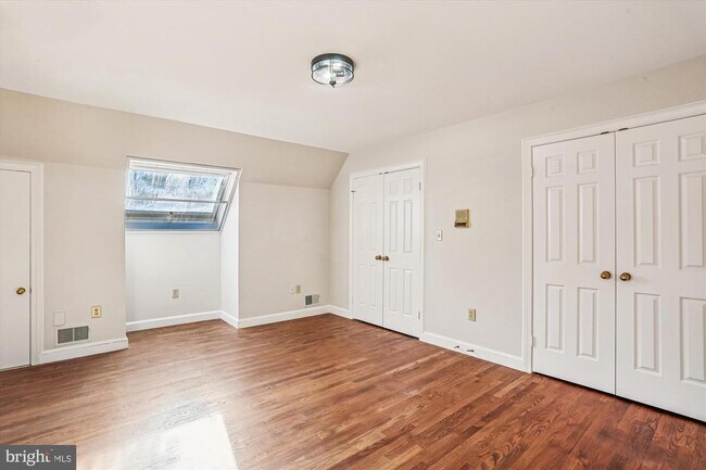 Building Photo - 9939 Bentcross Dr