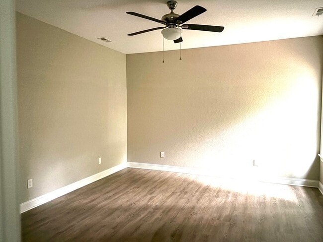 Building Photo - 3 Bedroom 2 Bath Home in Manteo $2200/mo