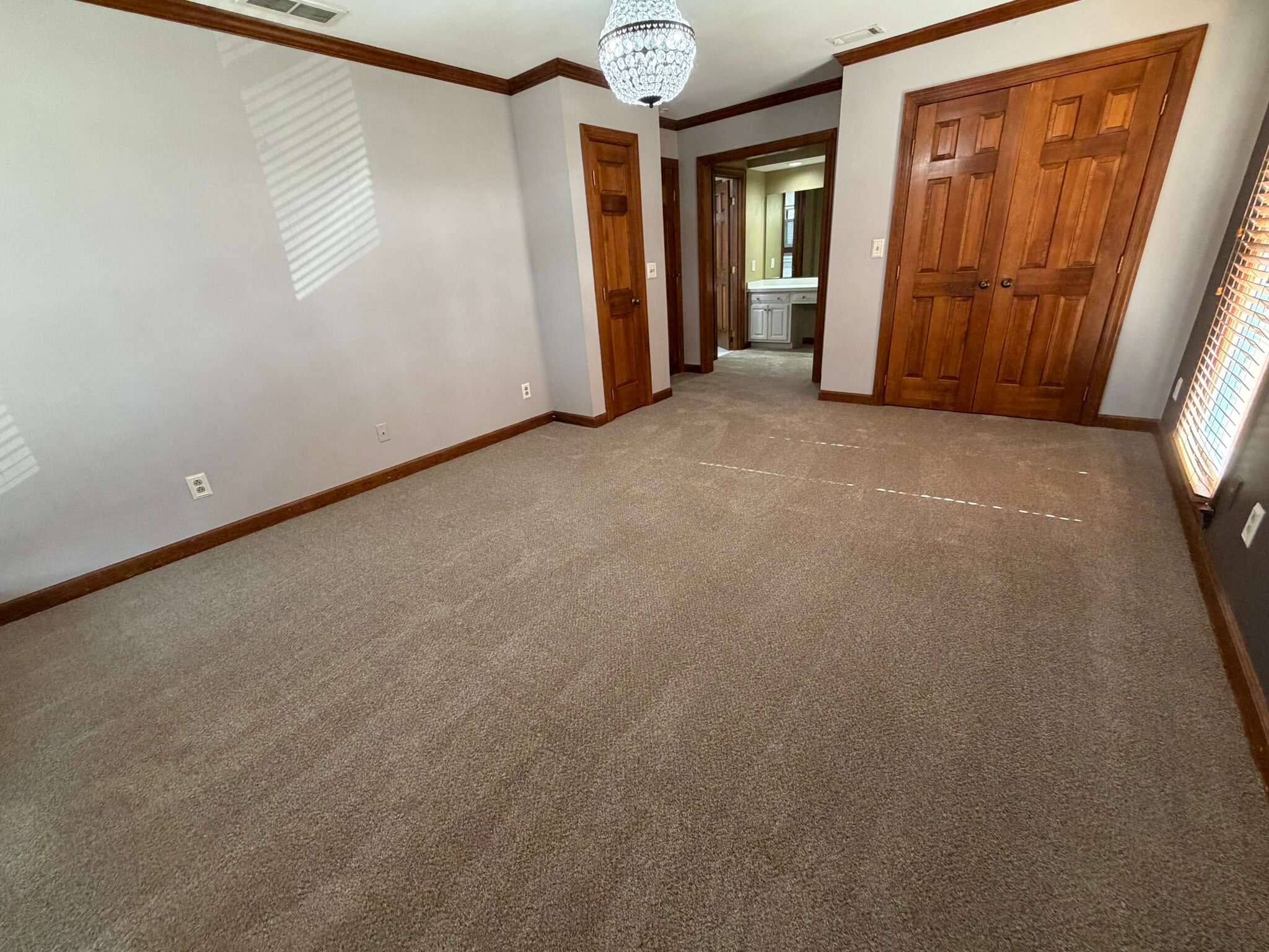 Building Photo - 3901 Buncombe Dr