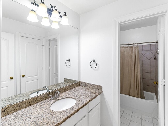 Building Photo - 5407 Lake Pl Dr