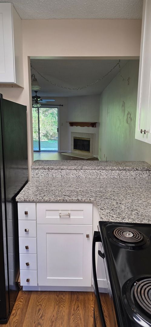 Building Photo - Ideal Living: Beautifully Designed 2 Bedroom Townhouse!