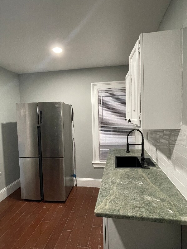 Building Photo - 595 William St