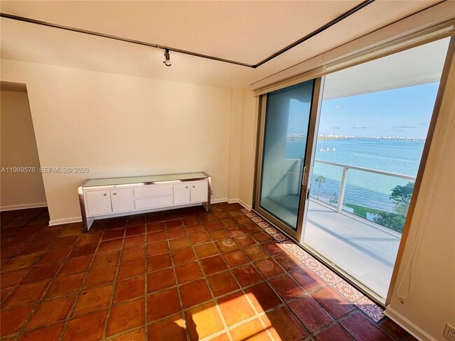 Building Photo - 3301 NE 5th Ave