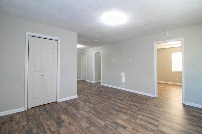 Building Photo - 12-412 Thompsonville Ln