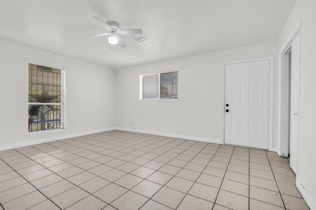 Building Photo - 809 Brooks St