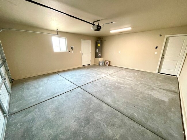 Building Photo - Built in 2024, 3 bedroom, 2 bathroom home located in Golden Valley, AZ