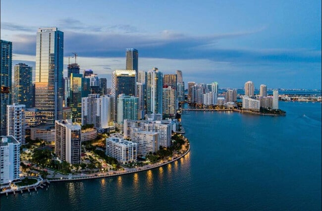 Building Photo - 1395 Brickell Ave