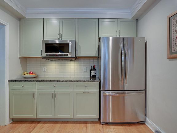 Building Photo - "Charming 3-Bed Home with Granite Elegance...