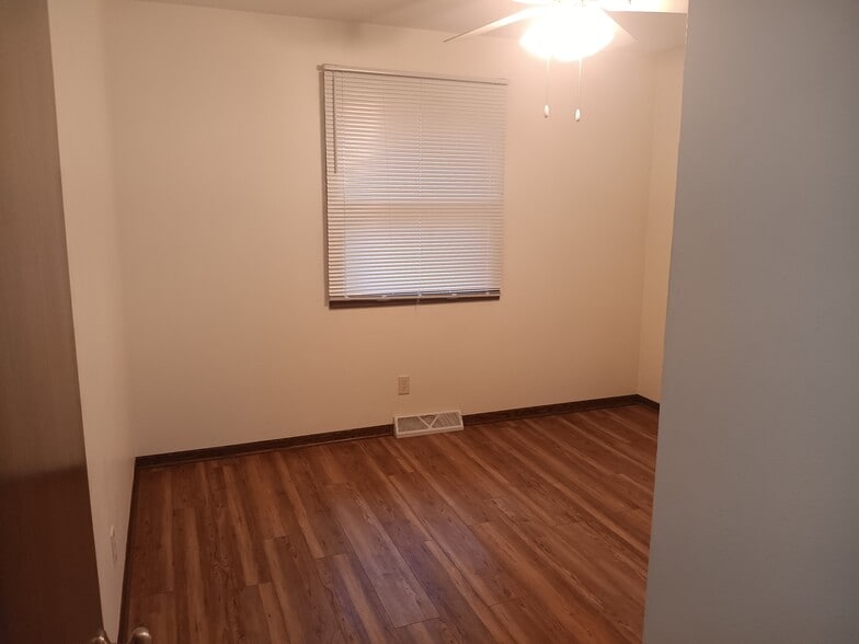 Building Photo - 117 Hilly Oak Dr