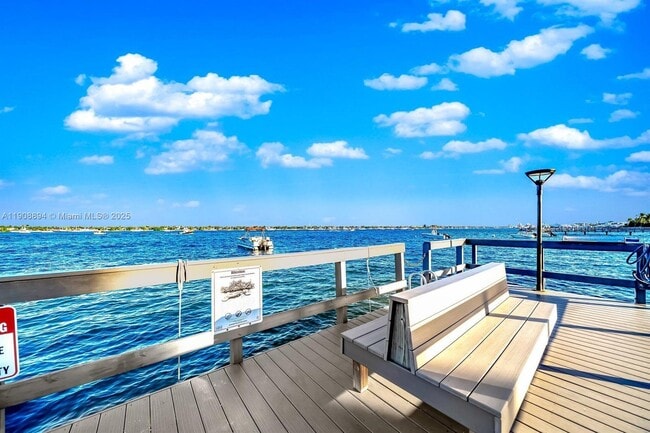 Building Photo - 5600 N Flagler Dr