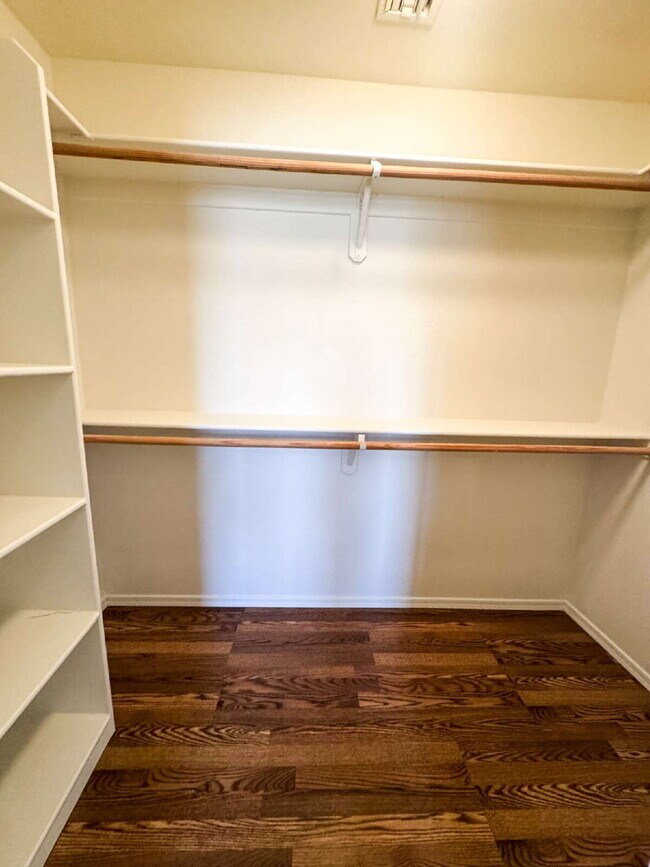 Building Photo - For Rent: 3-bedroom, 2-bathroom home in Barkley Ranch