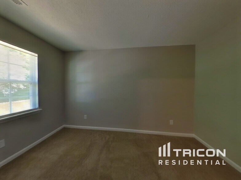 Building Photo - 6617 Flat Rock Dr