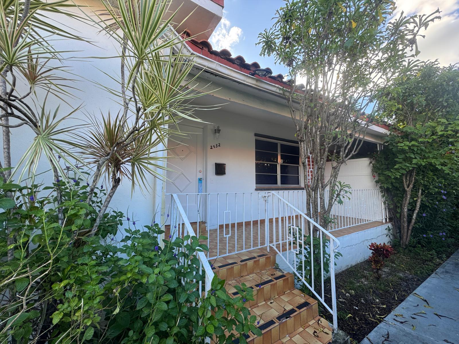 Building Photo - 2732 SW 23rd Ter