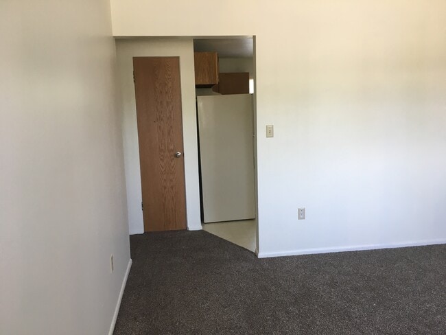 Building Photo - 3 Bedroom 1 Bathroom Duplex