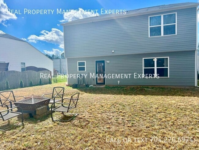 Building Photo - 1840 Juniper Dr