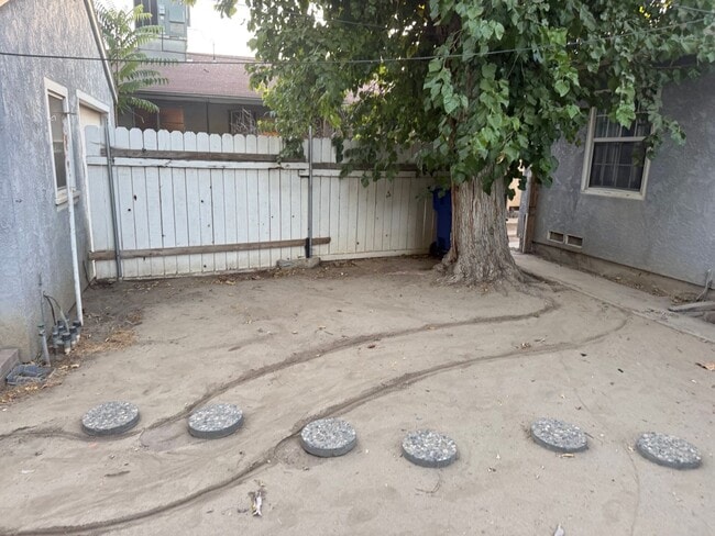 Building Photo - 2431 Chester Ln