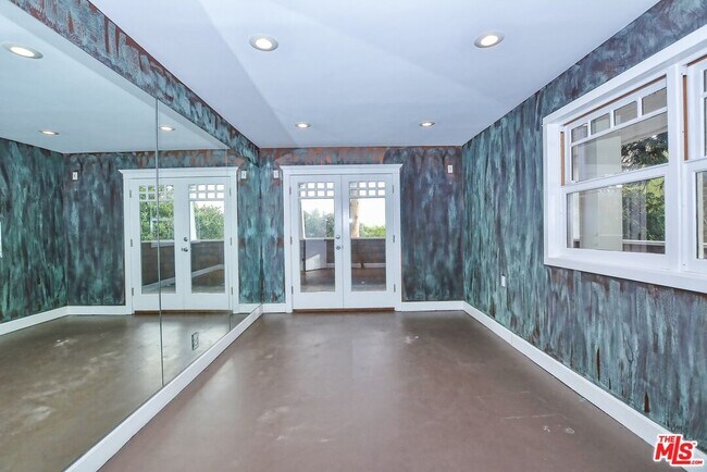 Building Photo - 2172 Argyle Ave