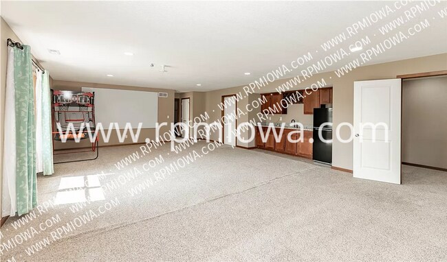 Building Photo - 1127 90th St