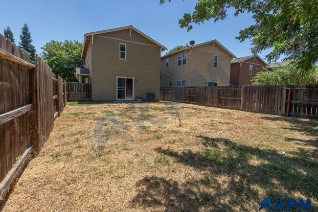 Building Photo - Updated 2-Story, 3 Bedroom 2.5 Bath Single...