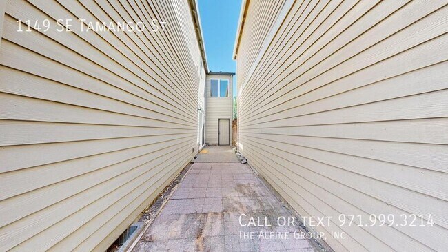Building Photo - 1149 SE Tamango St