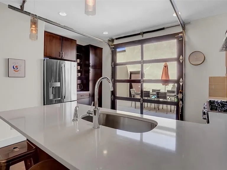 Building Photo - 2713 Grove St