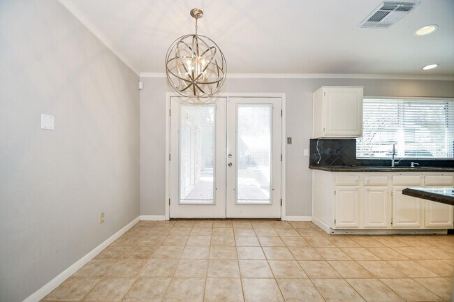 Building Photo - 3402 Hidden Creek Dr